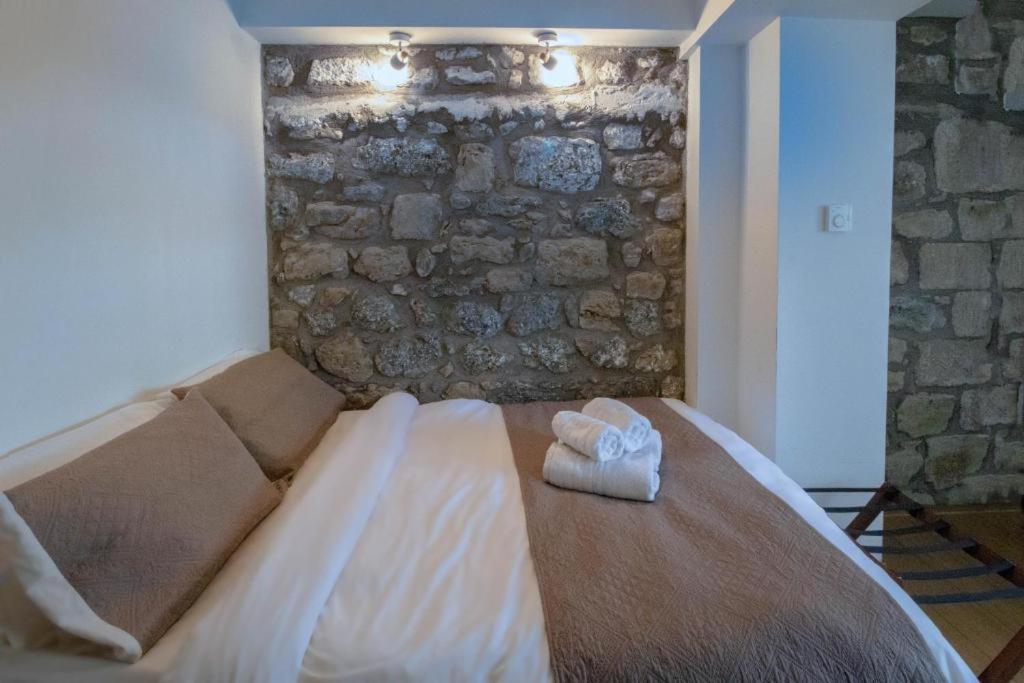 1951 Suites Каламбака Екстер'єр фото